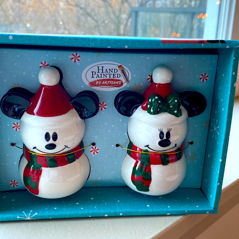 Disney Mickey Minnie Mouse Snowman Salt and Pepper Shakers Ceramic Christmas
